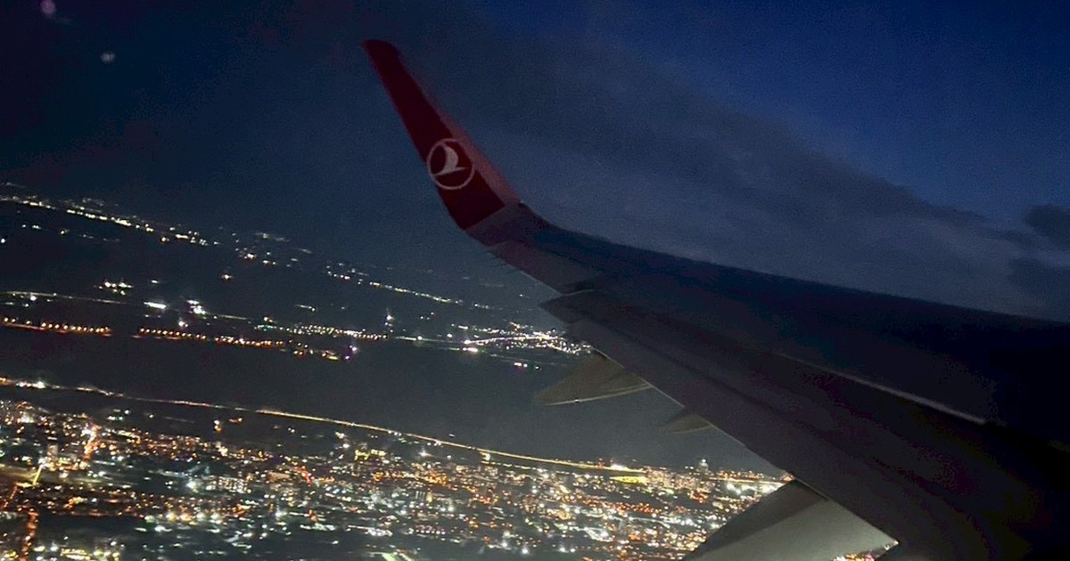トルコ航空の機内から見た夜の街の灯り