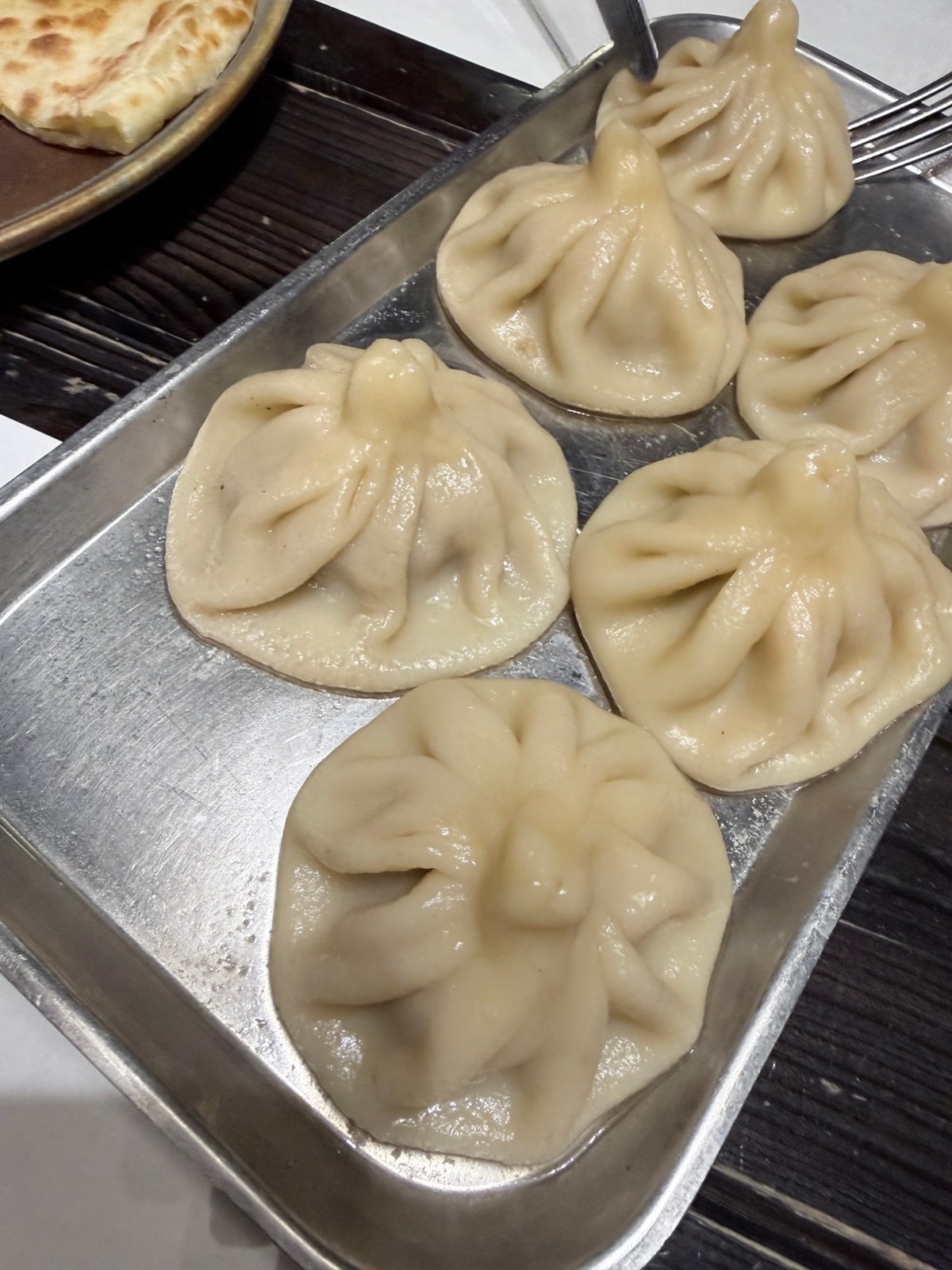 トビリシのレストランRIGIのヒンカリ