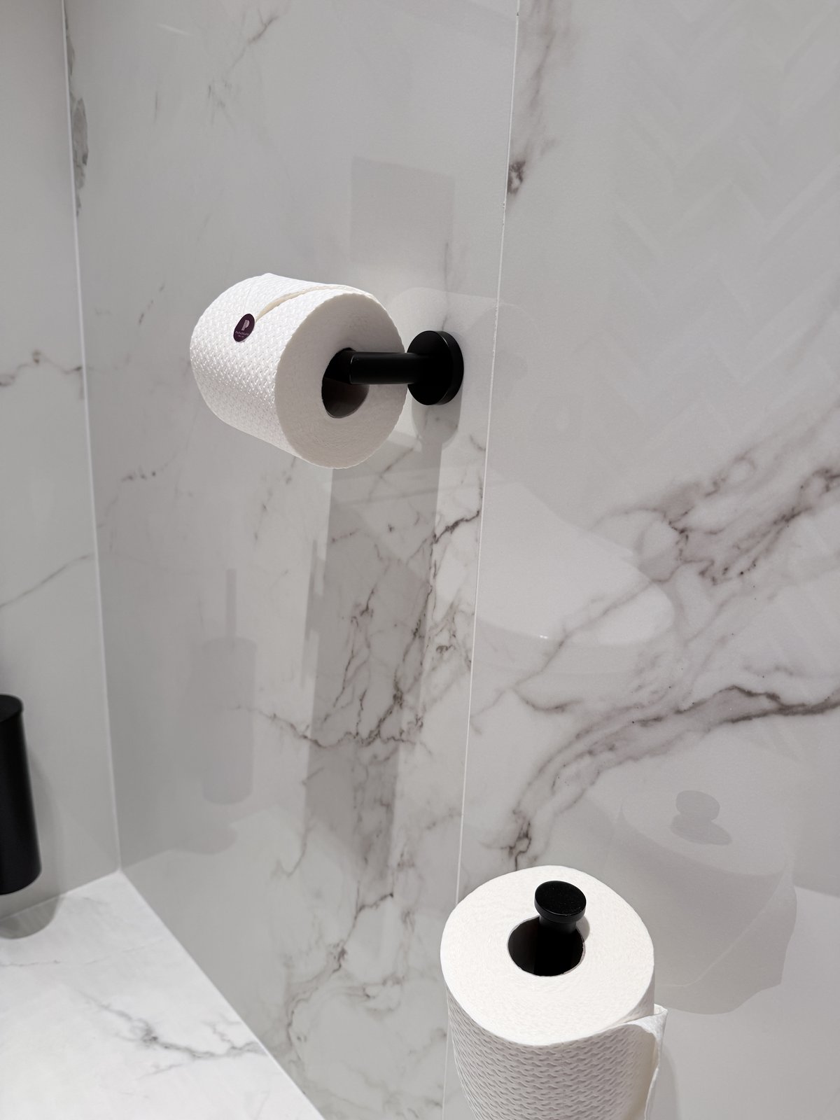パラグラフ フリーダムスクエア トビリシのクラブスイートのトイレットペーパーホルダー
