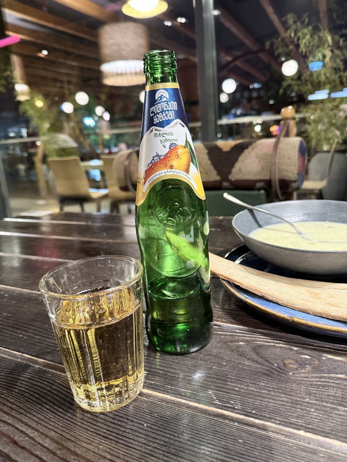 リギで頼んだドリンク（瓶の炭酸飲料）